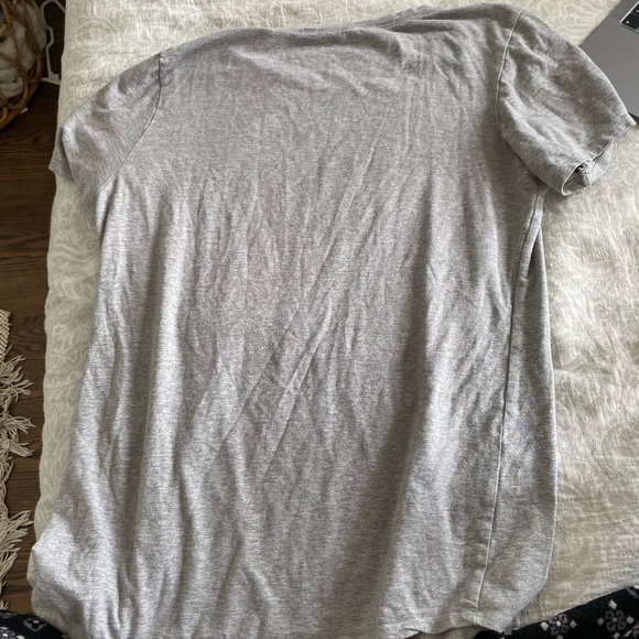 Simple Calvin Klein Tee Shirt - Picture 3 of 3